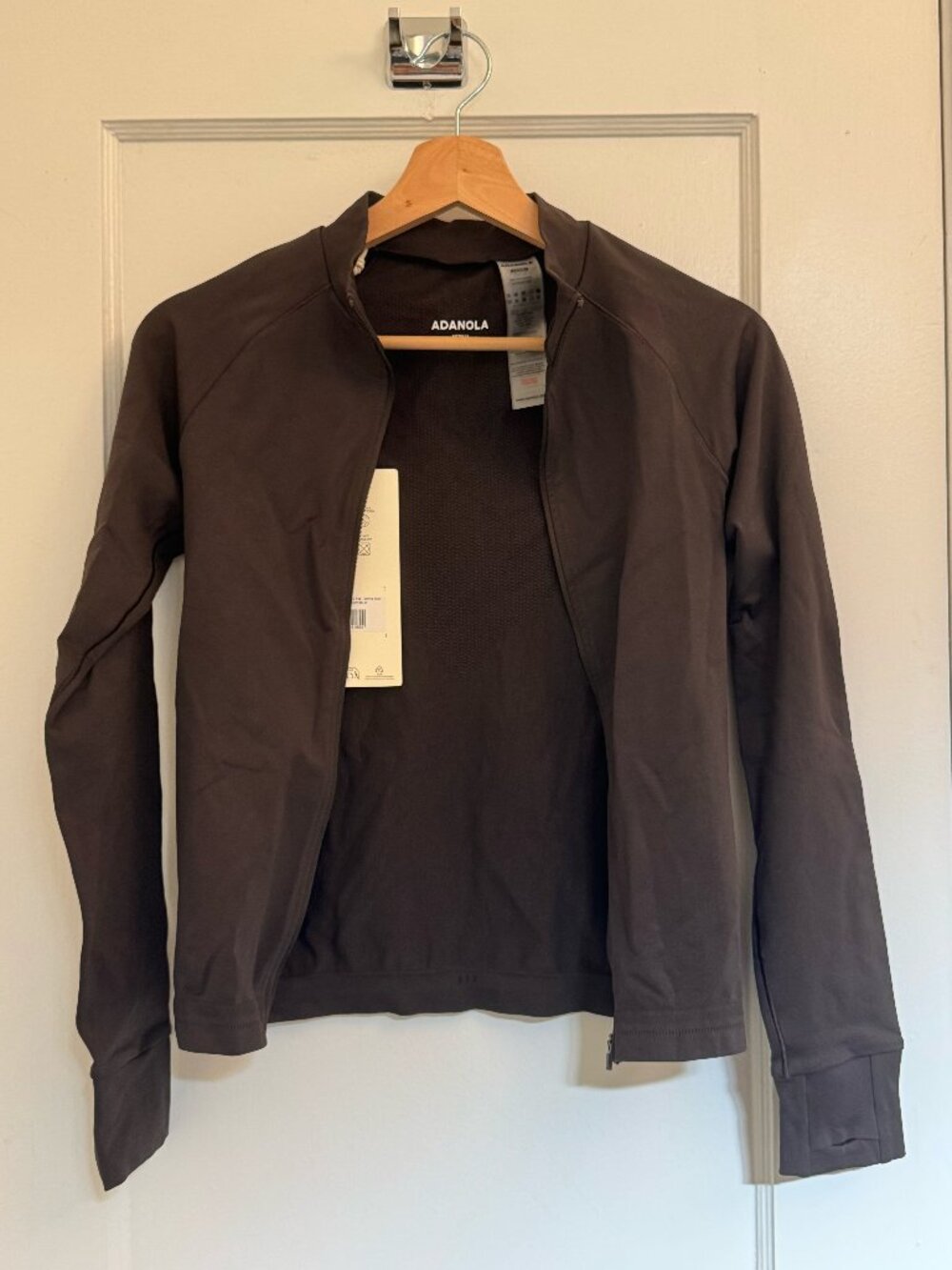 Brand new with tags attached. Adanola Seamless Longline Zip Up Top (Coffee Bean)